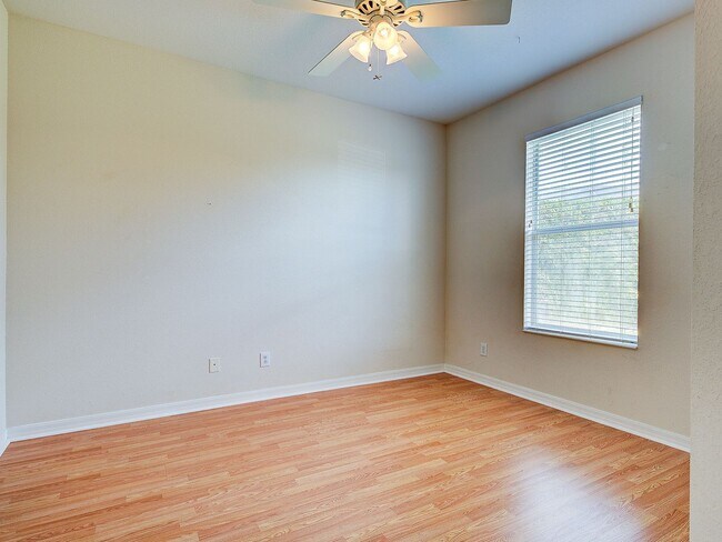 Building Photo - 3BD/2BA/3 Car Garage in Stoneybrook