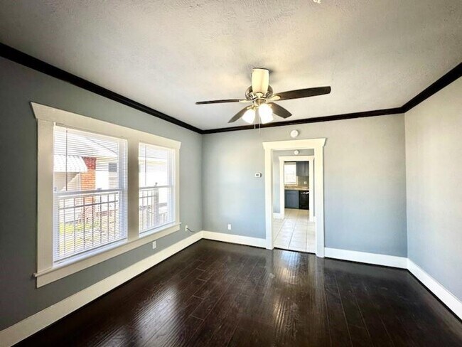 Building Photo - 118 N Drennan St