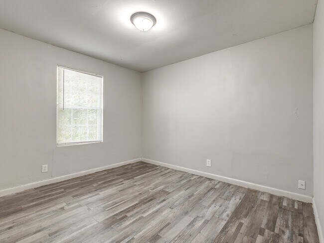 Building Photo - 1314 SE 40th St