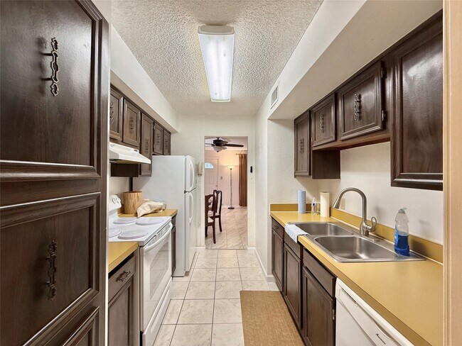 Building Photo - 11002 Hammerly Blvd