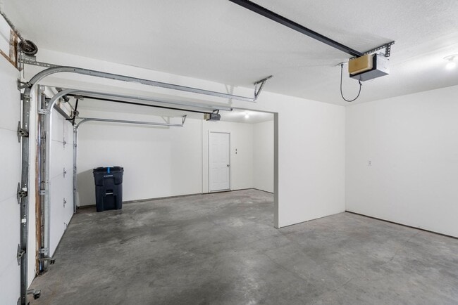 Building Photo - 5001-5003-5003 Betty Jean Way