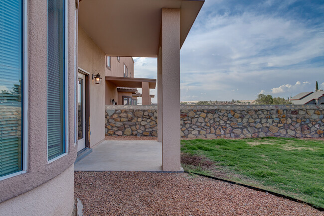 Building Photo - Eastside 3 Bedroom 2.5 Bath