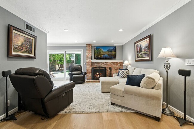 Building Photo - WILLOW GLEN - Beautifully updated with hig...