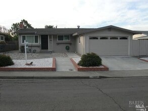 Building Photo - 207 Clark Dr