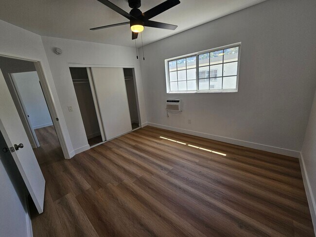 Building Photo - 245 E Ave 38