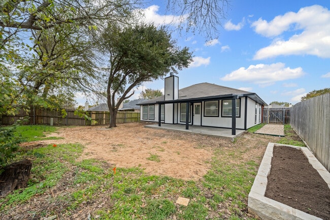 Building Photo - 4417 Briarwood Dr