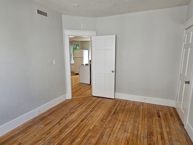 Building Photo - 169 Perry Ave