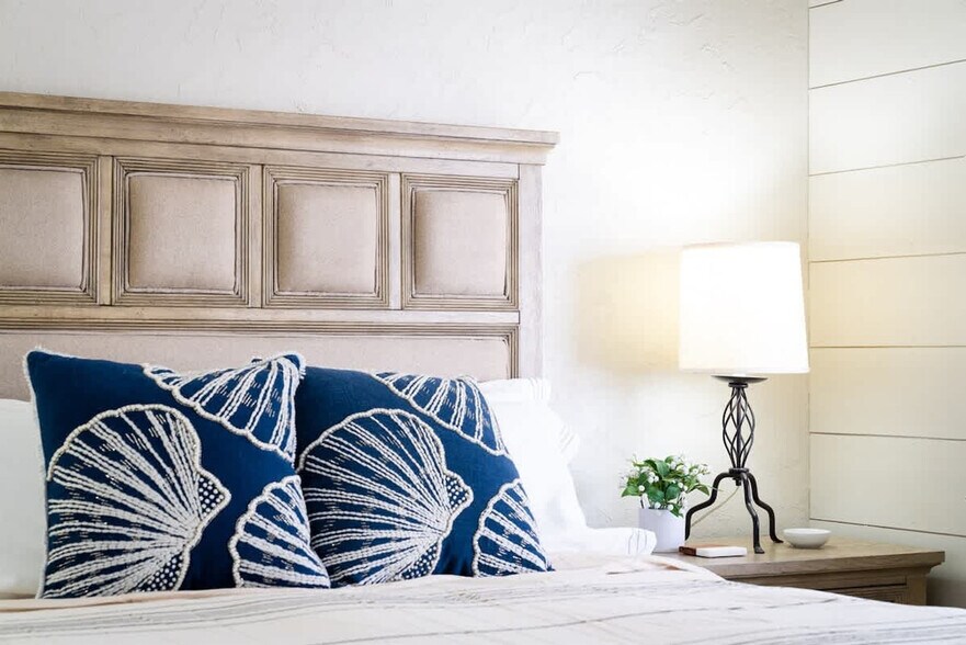 Building Photo - 1845 W Canyon View Dr