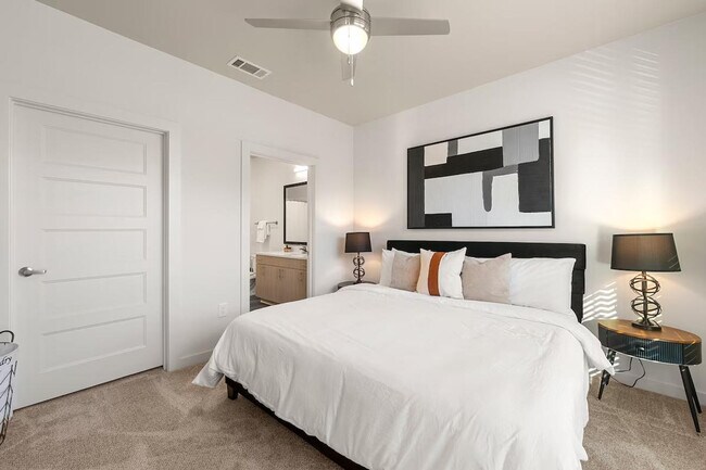 Building Photo - 2048 Bolton Dr NW