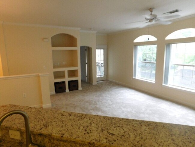 Building Photo - Two Bedroom Townhome In The Preserve