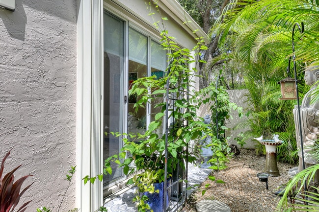 Building Photo - 2076 Cezanne Rd
