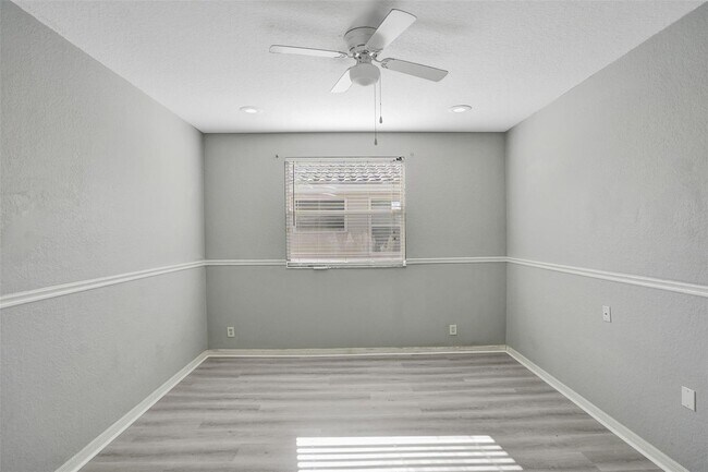 Building Photo - 5977 NW 73rd Ct