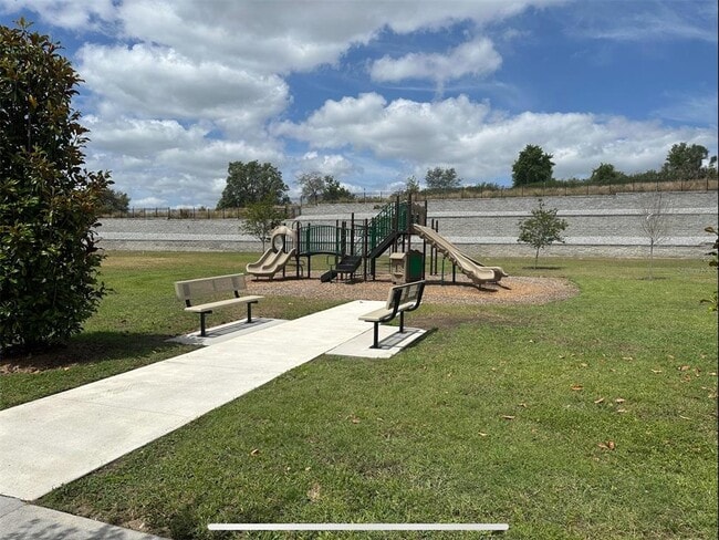 Building Photo - 662 Stoney Pointe Cir