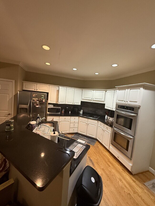 Building Photo - "Spacious 3-Bedroom Gem in Brentwood – FENCED yard. Modern Comfort with 2.5 Baths and 1850 Sq Ft!"