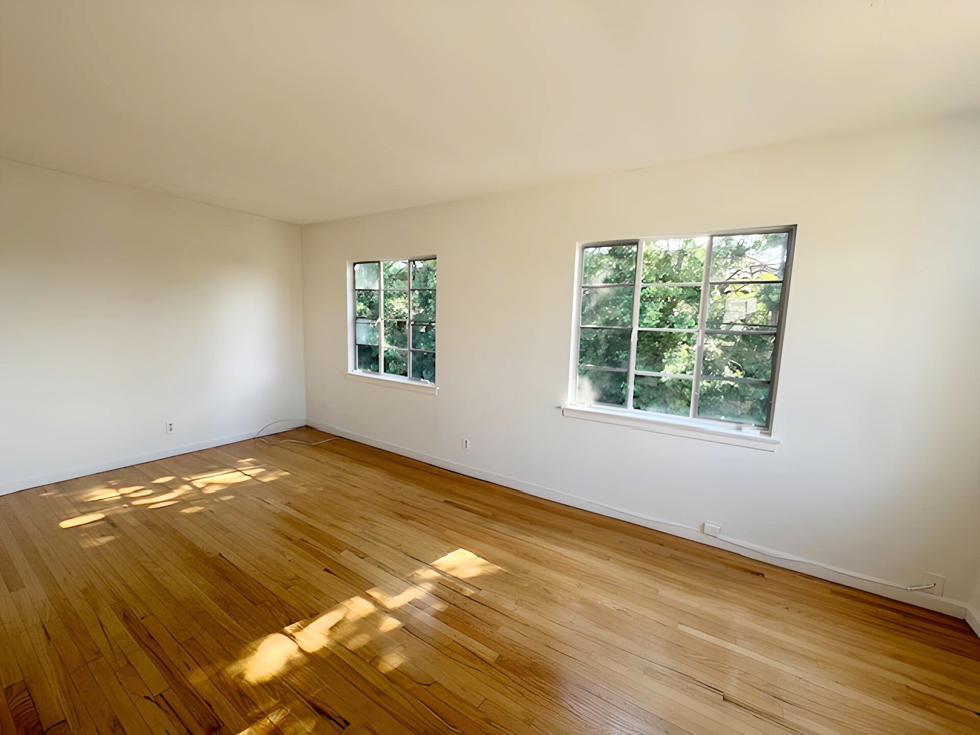 Building Photo - 1318 S Cloverdale Ave