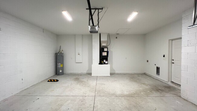 Building Photo - Beautiful 3 Bedroom Palm Bay Home with Upgrades & No Water Bill!