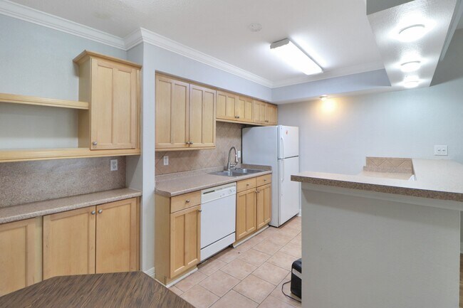 Building Photo - 5929 Queensloch Dr