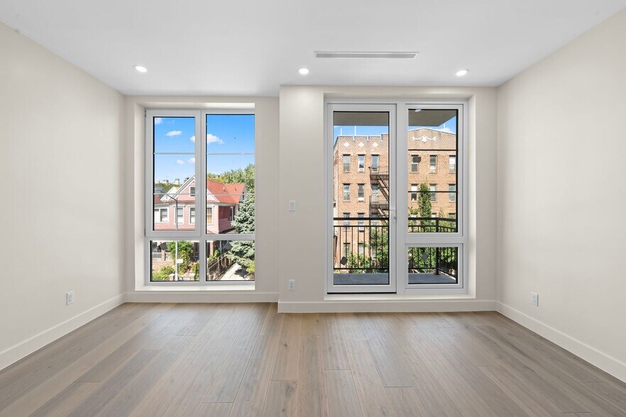 Building Photo - 310 Fenimore St