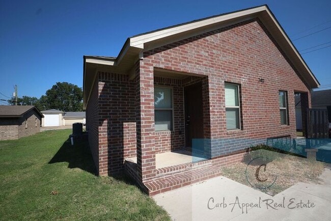 Building Photo - Move in special $800!! Luxury 2 bed, 1 bath duplex - new construction!! Washer, dryer, utilities ...