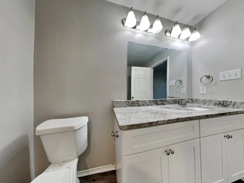 Building Photo - 118 Abelia Dr