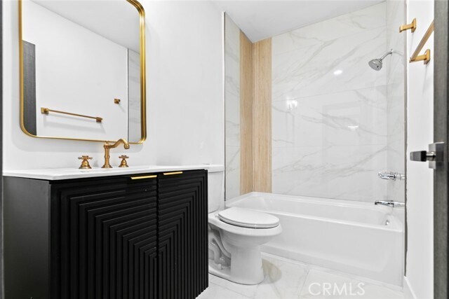 Building Photo - 960 Larrabee St