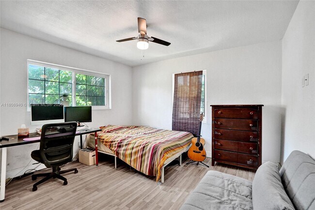 Building Photo - 1124 NW 16th St