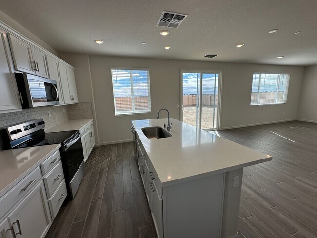 Building Photo - Gorgeous Brand New 3 Bedroom 2.5 Bath Home