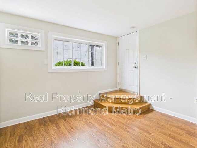 Primary Photo - 4032 MacArthur Ave
