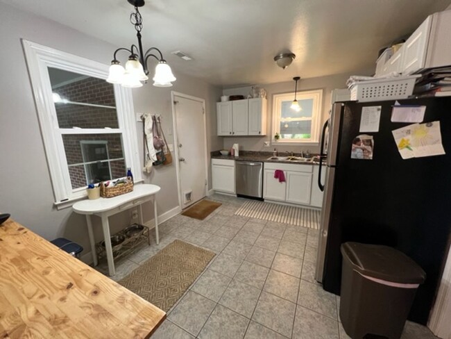 Building Photo - 3 Bedroom 1 Bath House - James Island