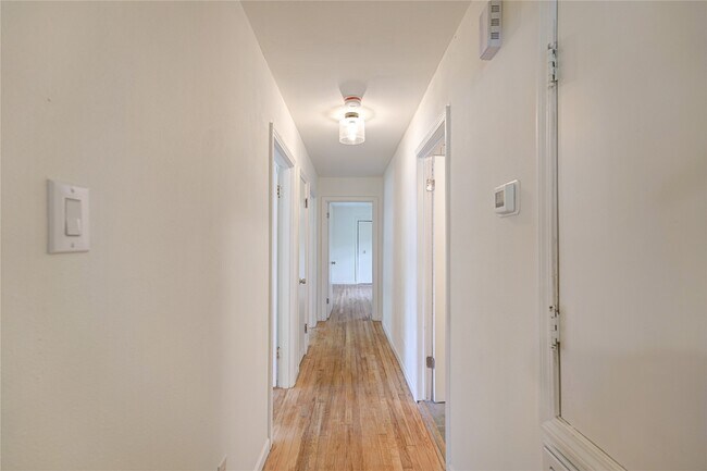 Building Photo - 1319 Elm St
