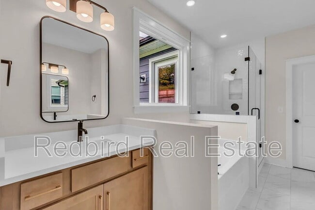 Building Photo - 911 Heatherfield Ln