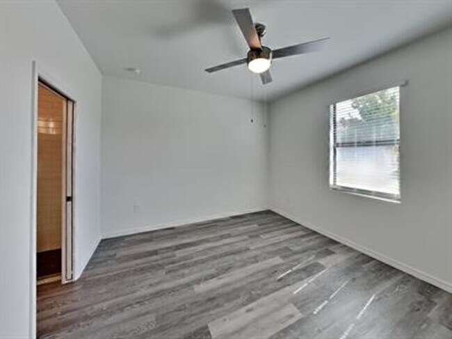 Building Photo - 3106 SE Santa Barbara Pl