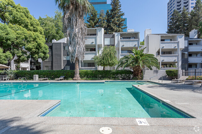 Building Photo - Governor's Square Apartments