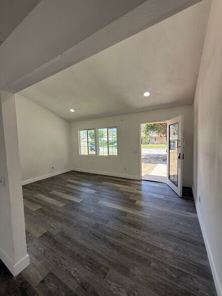 Building Photo - 5678 Surrey Ln