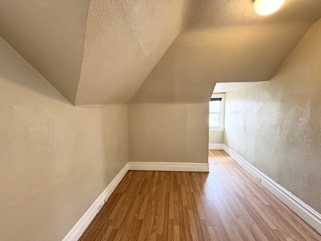 Building Photo - 512-514 E 500 S