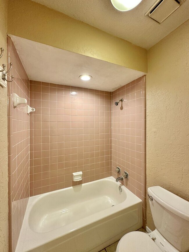 Building Photo - New flooring and paint!