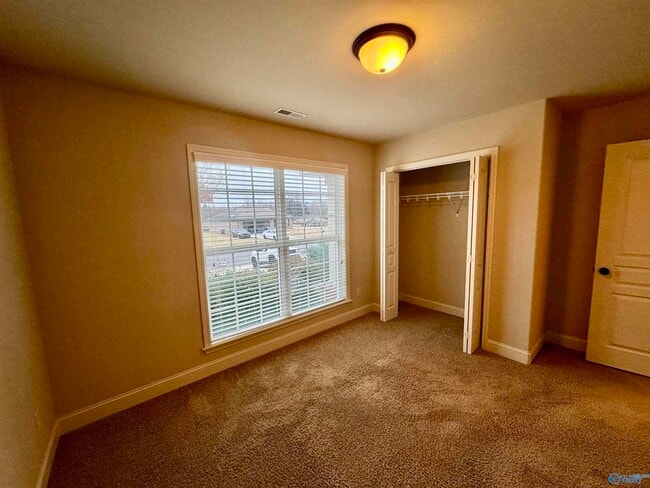 Building Photo - 102 Silvermoon Ln