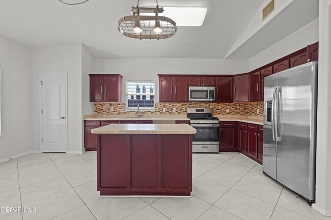 Building Photo - 14720 Sand Gate Dr