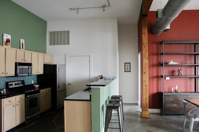 Building Photo - 2502 Live Oak St