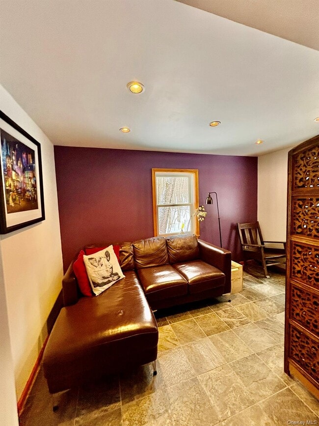 Building Photo - 84 Country Rd