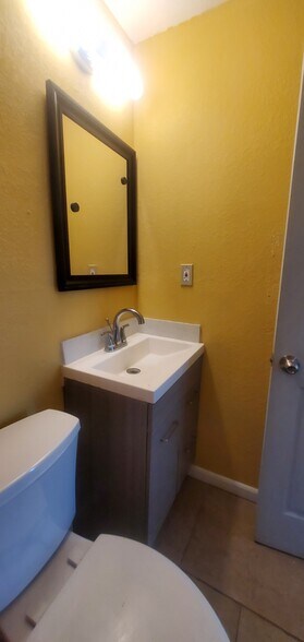 Building Photo - 629 Lee Dr