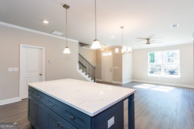 Building Photo - 3352 Landings S Dr SW
