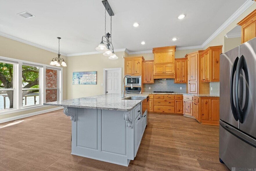 Building Photo - 12066 River Highlands Dr