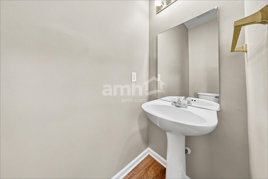 Building Photo - 2738 Pepperdine Dr