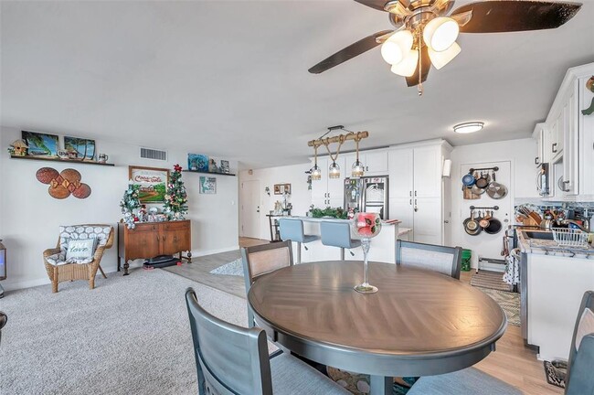 Building Photo - 7200 Sunshine Skyway Ln S