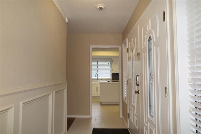 Building Photo - 201 Norwood St W