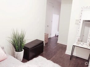 Building Photo - Furnished room/NOT APARTMENT