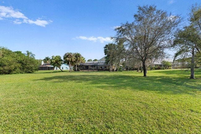 Building Photo - 1801 SE Hillmoor Dr