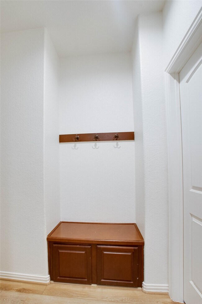 Building Photo - 6210 Pinewood Heights Dr