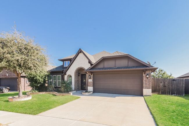 Building Photo - Bright Brick Home in Aubrey, TX